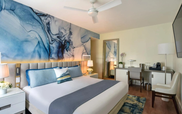 Hotel Breakwater South Beach