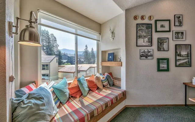 2br+ Loft Centrally Located Kirkwood Great Value 2 Bedroom Condo by RedAwning - фото 4