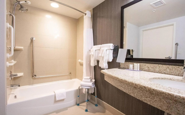 Courtyard by Marriott Kingston Highway 401/Division Street