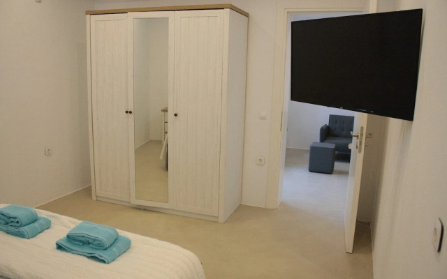 Assyr C - Santorini Cozy Retreat