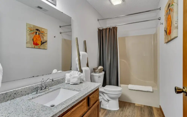 Wildwood Wonder 2 Bedroom Condo by Redawning