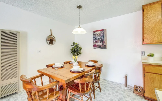 Pet-friendly Santa Maria Condo w/ Balcony!