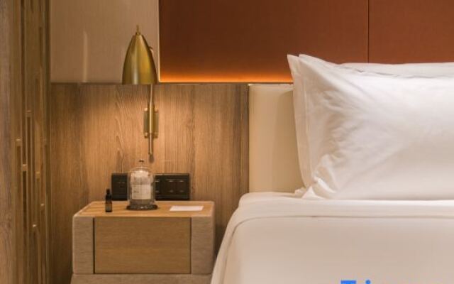 Crystal Orange Shanghai Hongqiao GuoZhanZhongXin Minbei Road