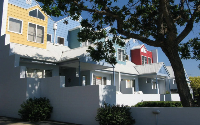 Bluedock Apartments