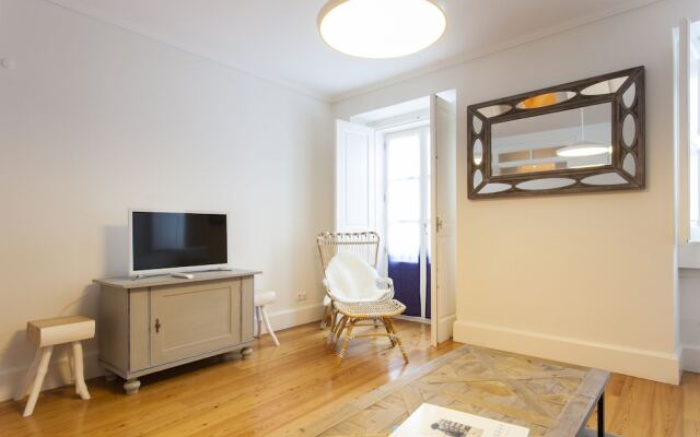 ALTIDO Spacious 3BR home w/balcony in Baixa, nearby Lisbon Cathedral