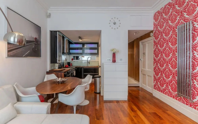 The Red Room Apartment - Fitzrovia - by Frankie Says