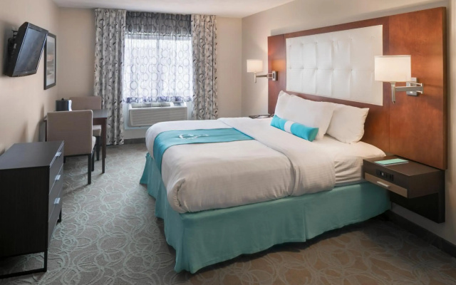 Aqua Blue Hotel