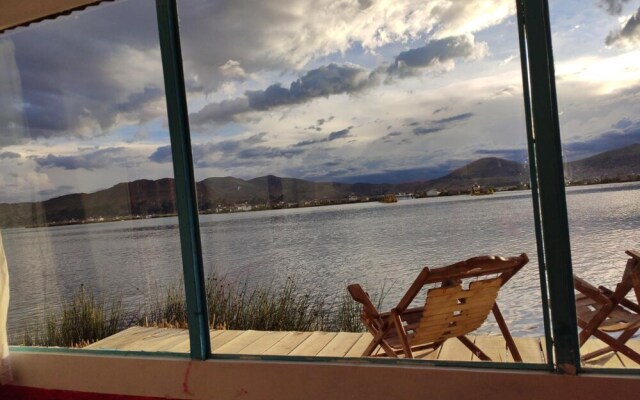 Uros Quechua Lodge