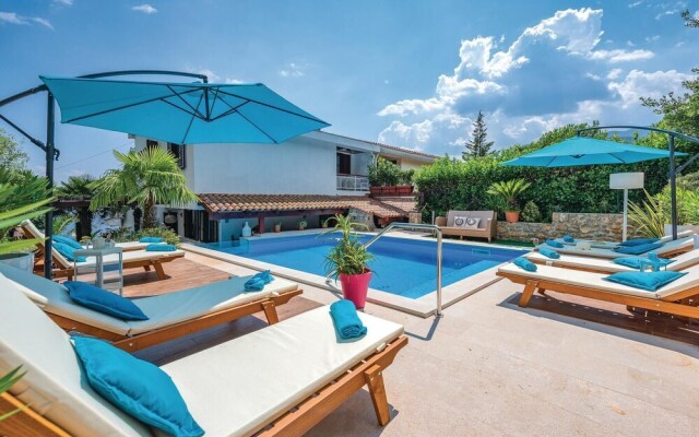 Stunning Home in Icici With Wifi and 4 Bedrooms