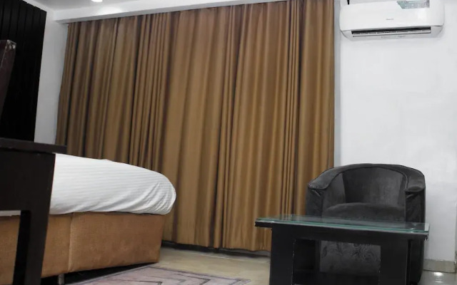 Royal Crest hotel and suite