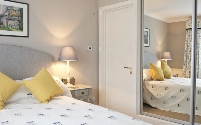 A Place Like Home - Chelsea Apartment with River Views