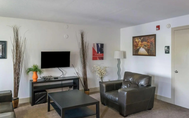 Howard Johnson Inn Monroe