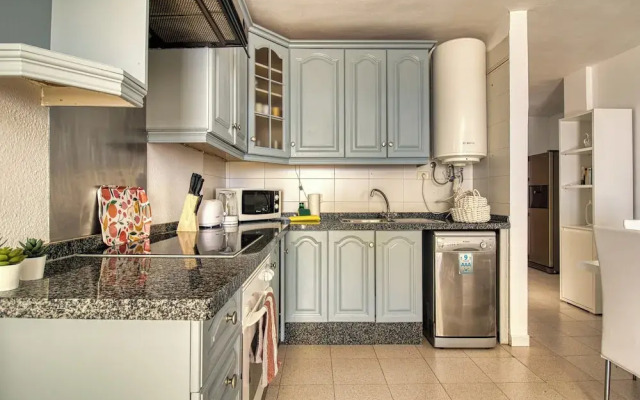 Lovely 2-bed Apartment & Jacuzzi Terrace & Pool