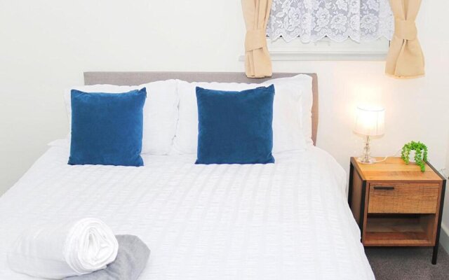 Modern 2-bed Apartment in Burnham, Slough
