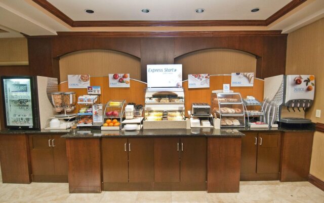 Holiday Inn Express & Suites Ocean Springs by IHG