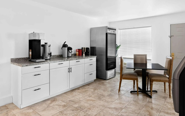 Suburban Studios Brunswick I-95