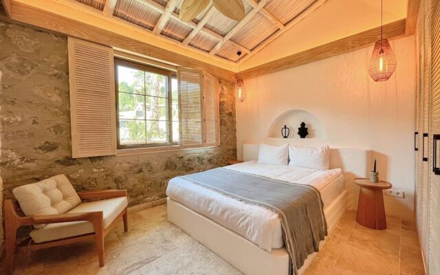 Izz Getaway – Adults Only