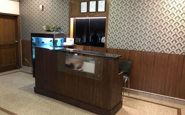OYO Rooms Near Huda City Centre