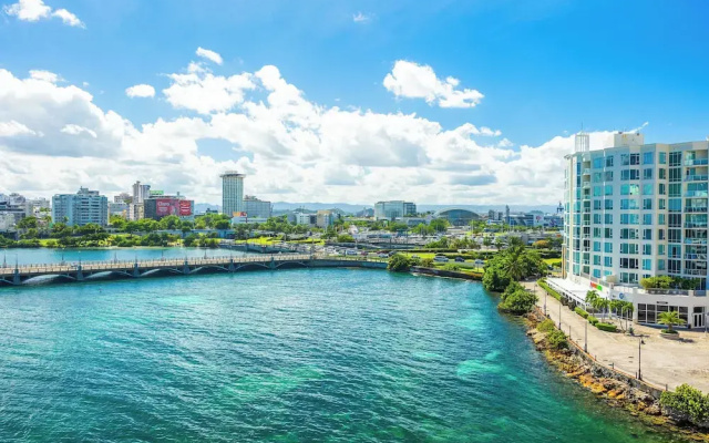 Oceanfront Balcony Access to Pool Condado Area