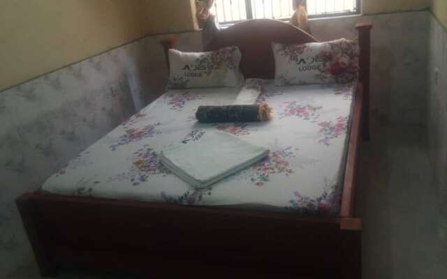 Ades Lodge