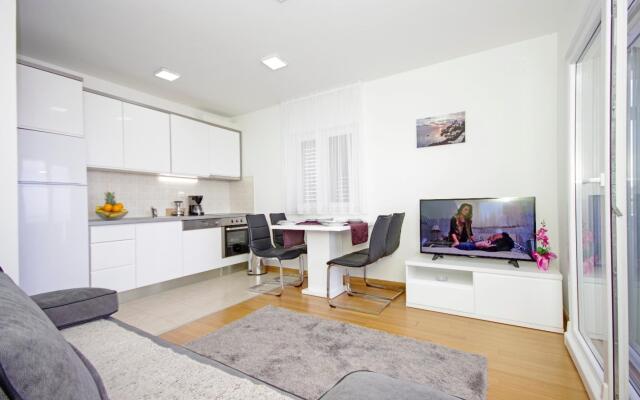 Brki - 350 M From Beach - A1 Mate (4+1)