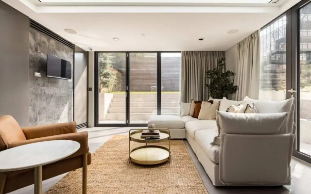 The St John's Wood Hideout - 5bdr Home With Garden