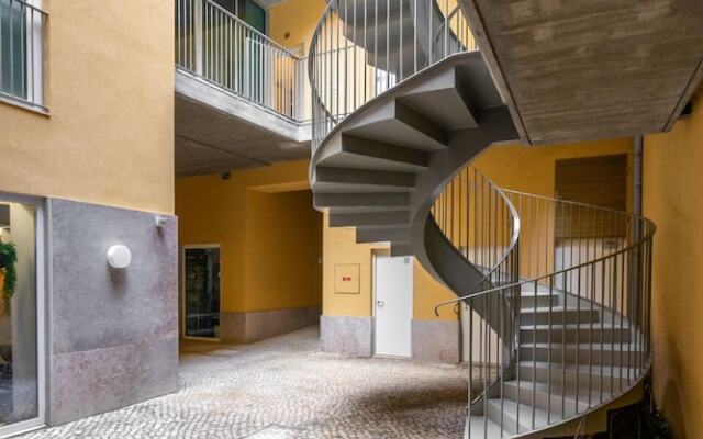 LS48 Prime Location Upscale Apartment