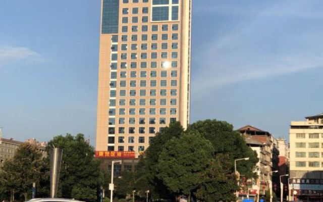 Vienna Hotel (Yongzhou District Government Square)