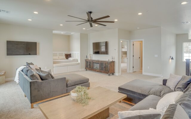 Spacious Utah Escape w/ Balcony & Mountain Views!