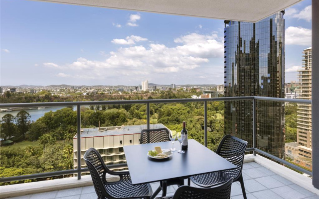 Oaks Brisbane on Margaret Suites