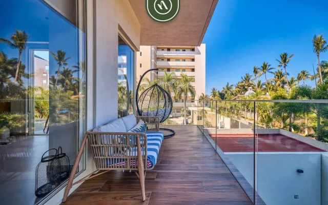 2BR Condo With Rooftop Pool - 2 Min Walk to Beach