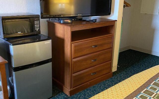 Harrisonville Inn & Suites