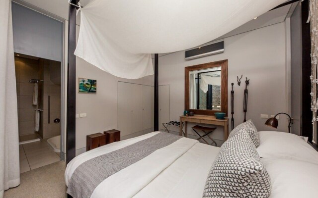 Loader Villa