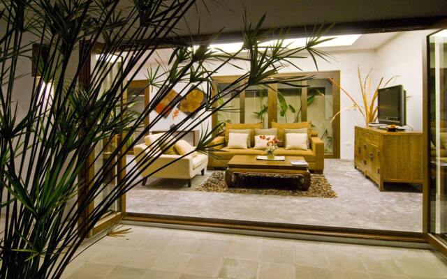 Villa Kama by Holiplanet