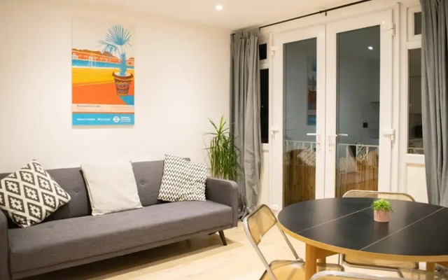 Sunny 1 Bedroom Apartment In Fun Neighbourhood