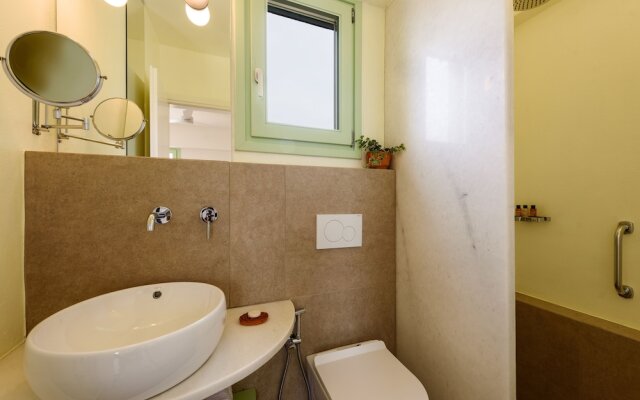 Plioni Villas & Suites