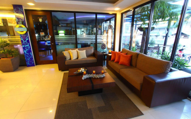 Home Crest Hotel