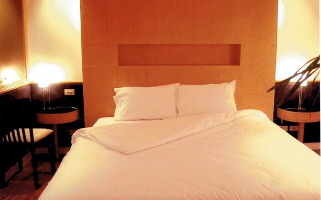 Strand Inn Hotel