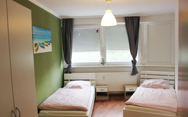 Little Manhatten Apartments II