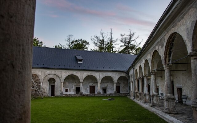Chateau Goldenstein