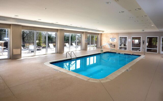 Hampton Inn & Suites Clinton - I-26