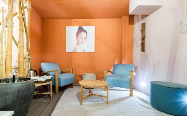 Lotus Center Apartments