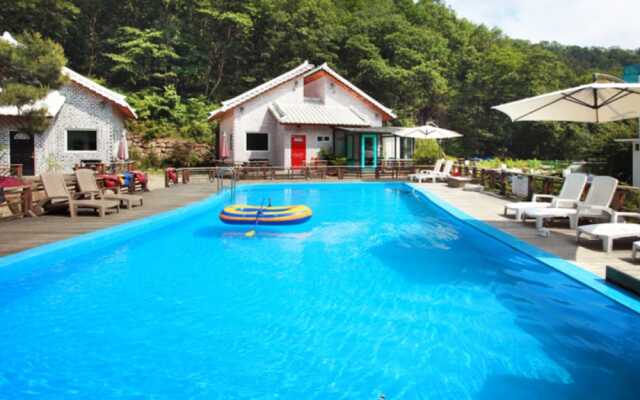 Gapyeong Chun Hyang  Bangja Spa Pension