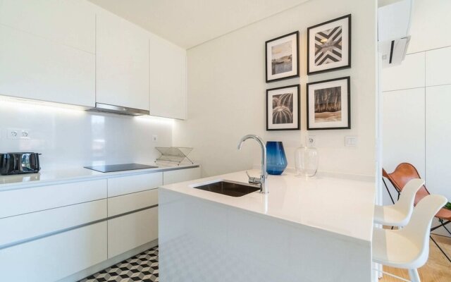 Modern 1BD w AC & Balcony