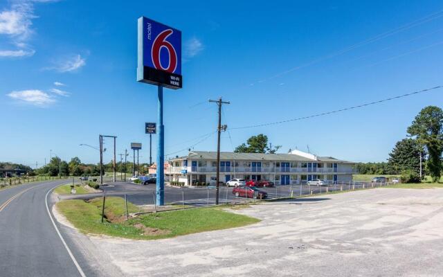 Motel 6 Lumberton, NC