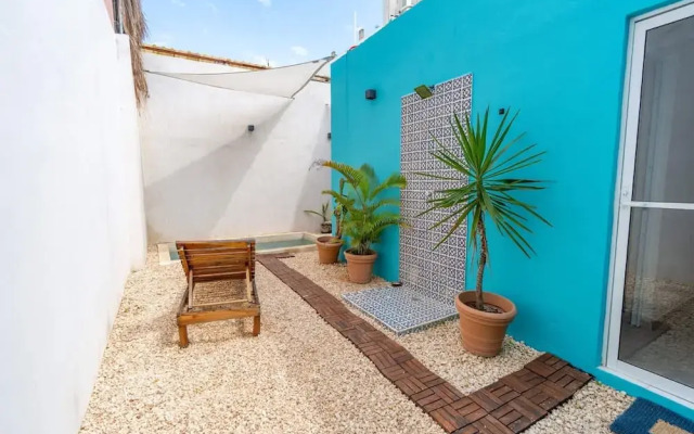 Tropical House With Private Pool in Downtown