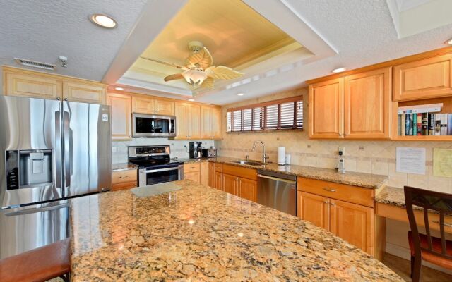 Trillium 4A Beach Front Condo With Private Balcony/amazing Views