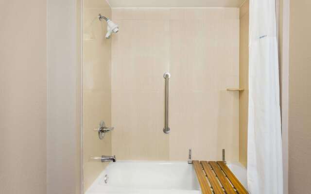 Ramada by Wyndham Tuscaloosa