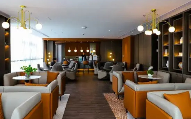 Qingyang Hongrui Yaju Hotel