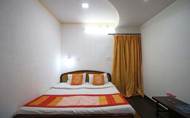 OYO 5459 Hotel Doll's Inn